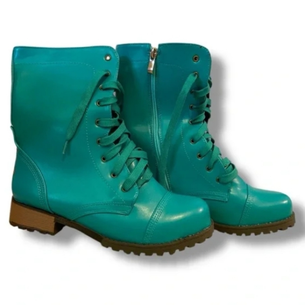 Green side zipper lace up boots